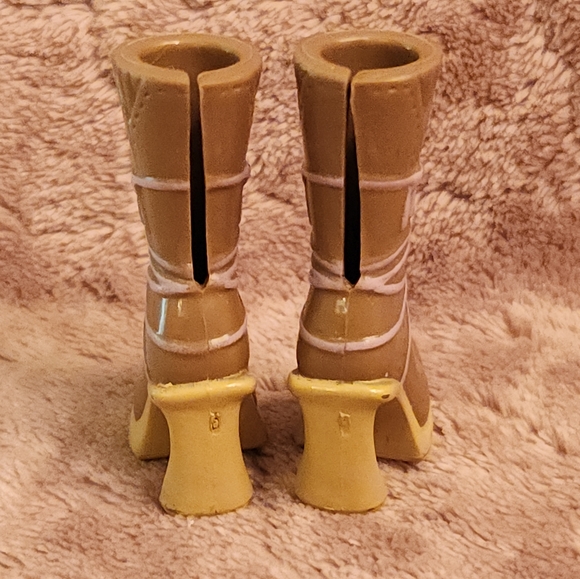 Barbie 2004 My Scene Nolee Getting Ready My Room Tan & Purple Boots "Tie-Up" - Picture 8 of 11